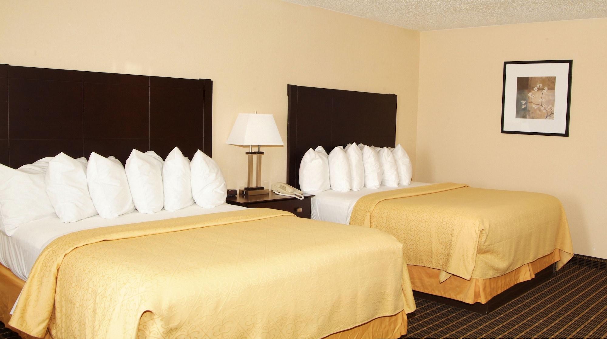 Quality Inn & Suites Big Rapids Near University Exterior foto