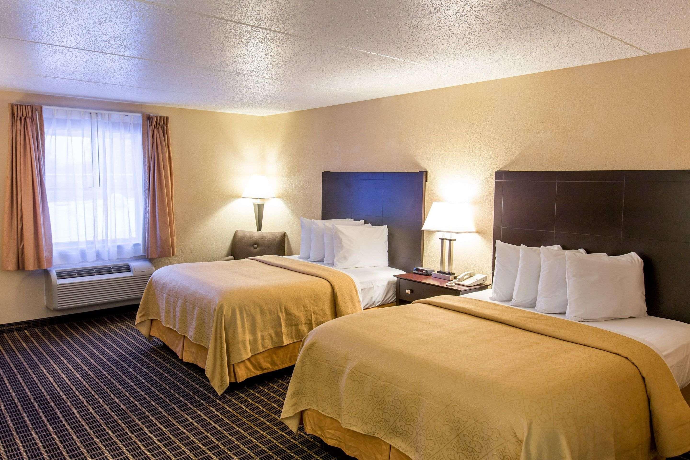 Quality Inn & Suites Big Rapids Near University Exterior foto