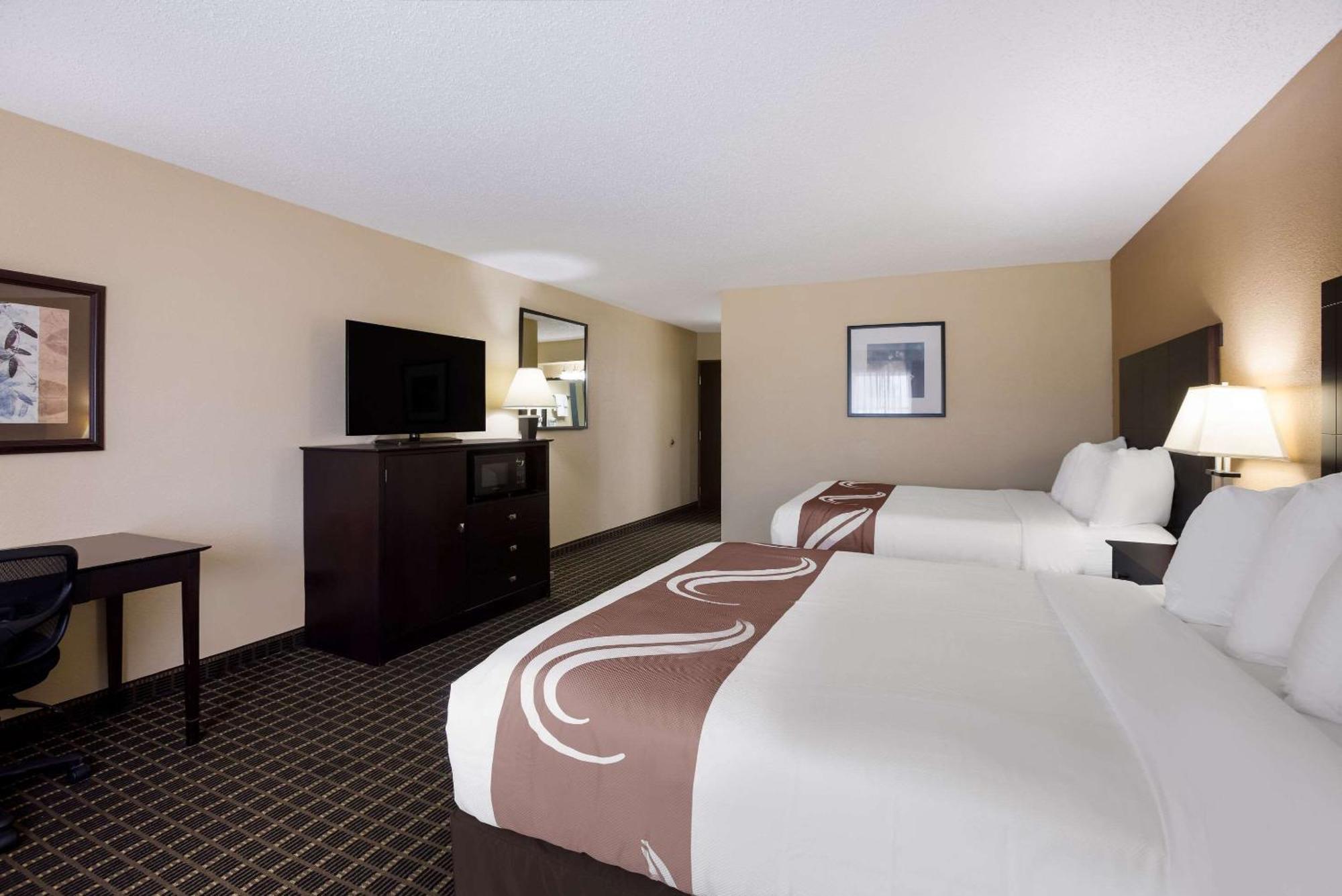 Quality Inn & Suites Big Rapids Near University Exterior foto